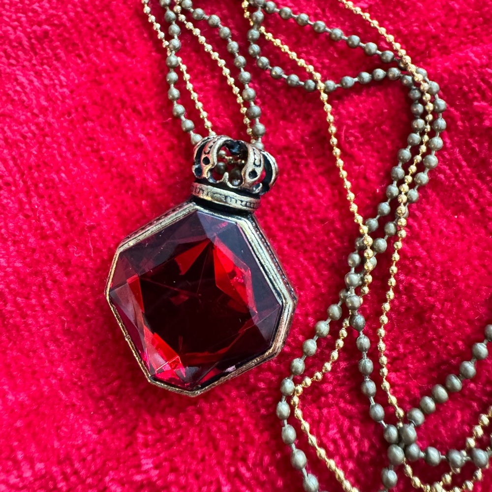 Elegant Red Pendant Necklace - Picture 1 of 6